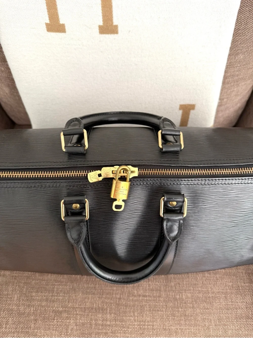 Louis Vuitton authentic Keepall 45 travel Ang black Epi leather unisex